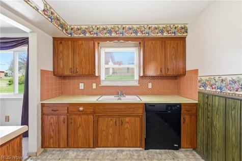 8230 Reed Avenue Garfield Heights OH 44125