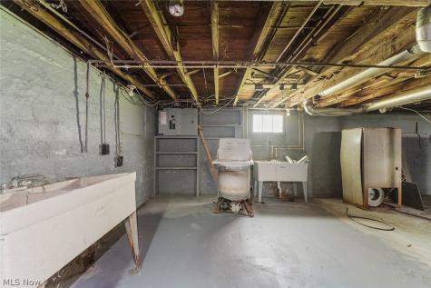 477 E 148th Street Cleveland OH 44110