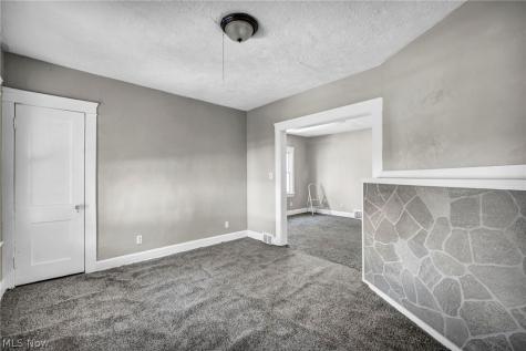 447 E 115 Cleveland OH 44108