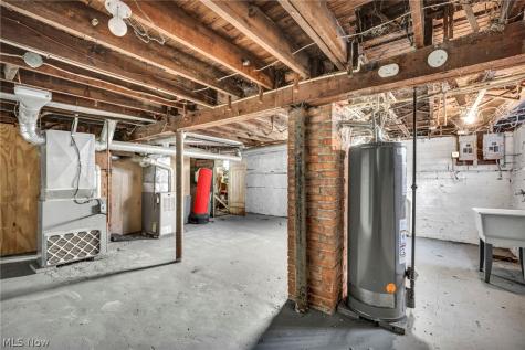 447 E 115 Cleveland OH 44108