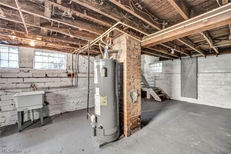 447 E 115 Cleveland OH 44108