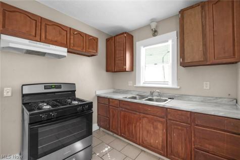 447 E 115 Cleveland OH 44108