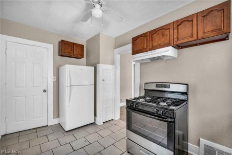 447 E 115 Cleveland OH 44108