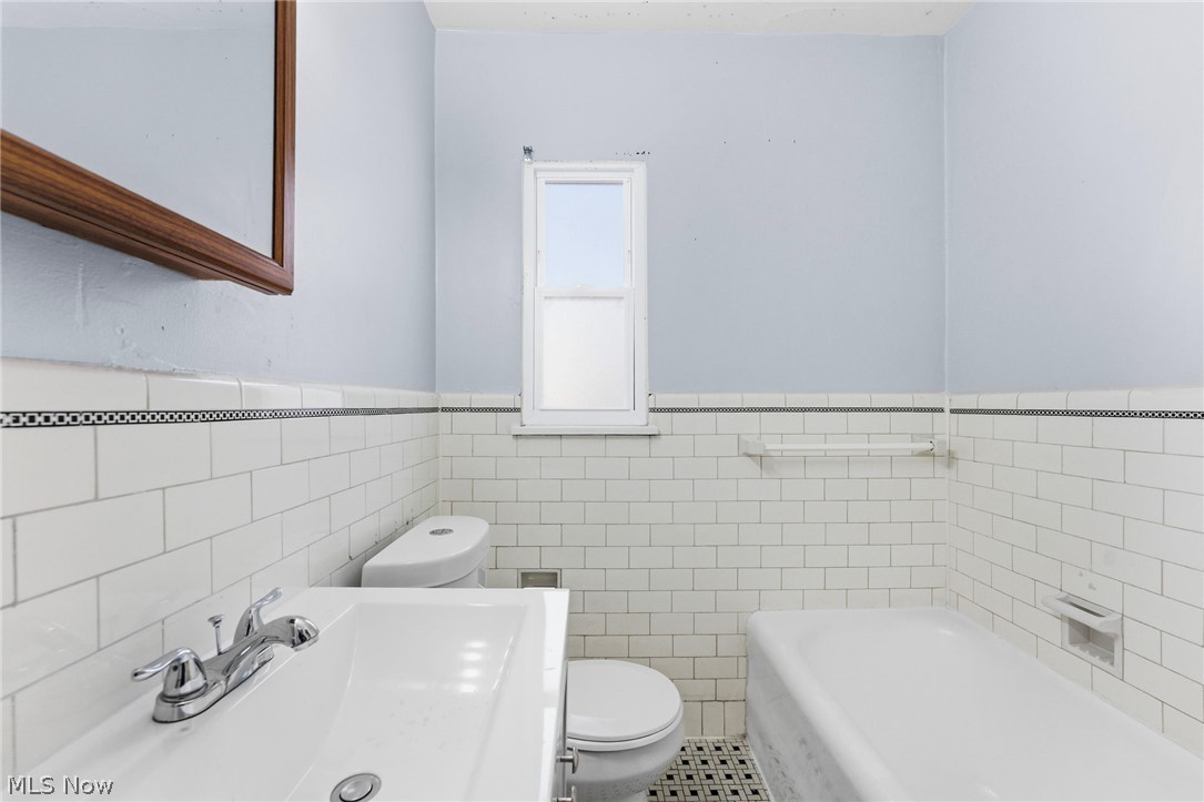 876 Eloise Drive Cleveland Heights OH 44112