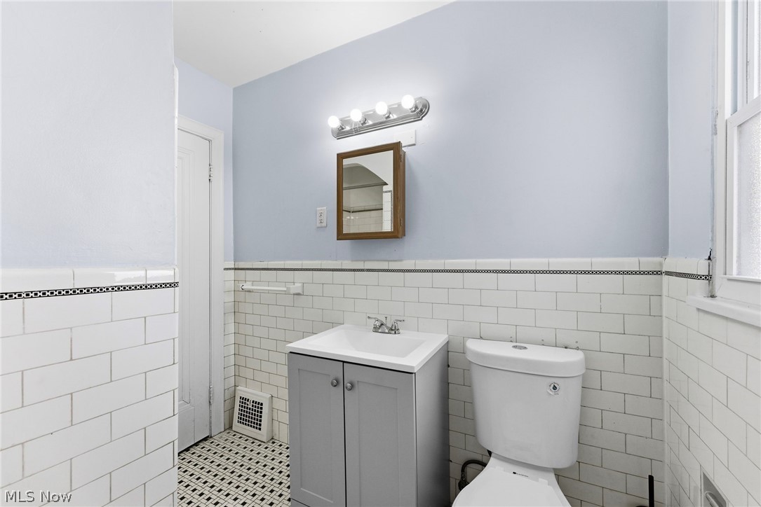 876 Eloise Drive Cleveland Heights OH 44112
