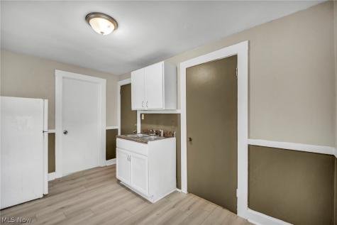 3658 E 55th Street Cleveland OH 44105