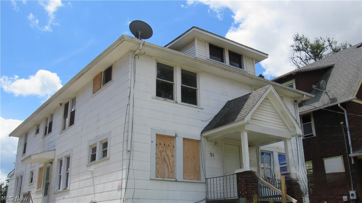 31 Mc Naughton Street Akron OH 44305