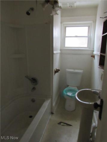 31 Mc Naughton Street Akron OH 44305