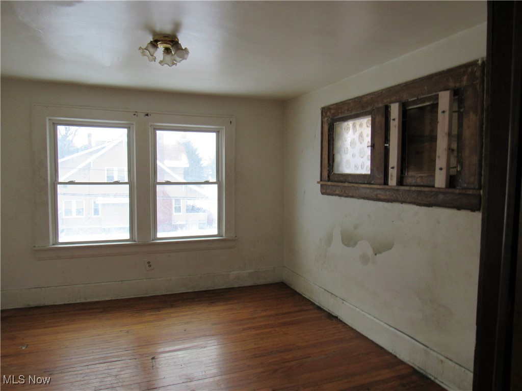 31 Mc Naughton Street Akron OH 44305