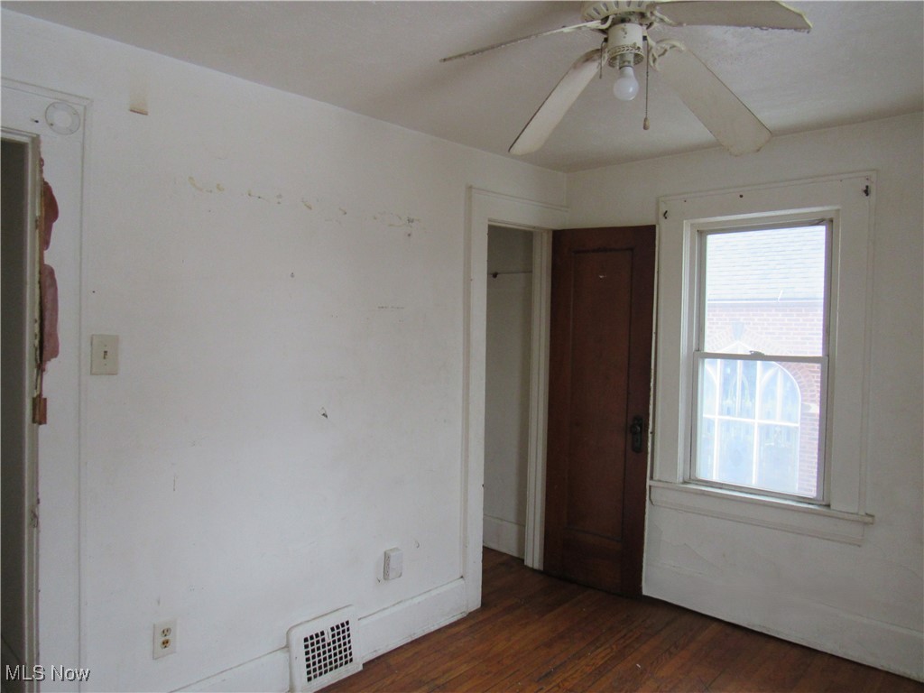31 Mc Naughton Street Akron OH 44305