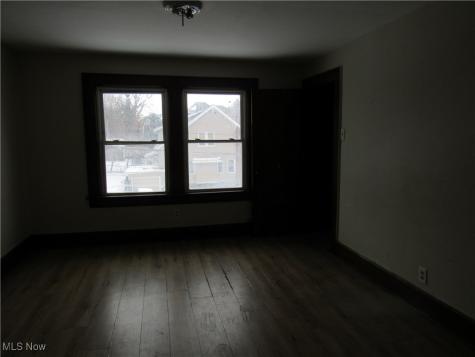 31 Mc Naughton Street Akron OH 44305