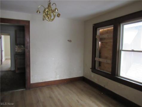 31 Mc Naughton Street Akron OH 44305