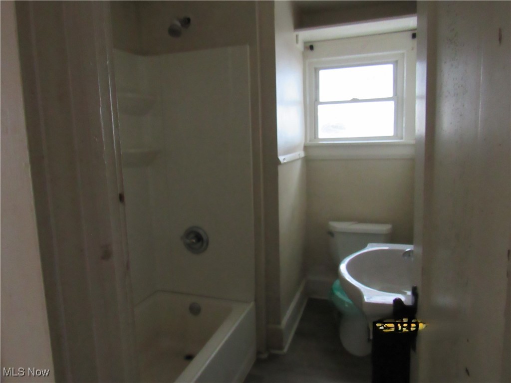 31 Mc Naughton Street Akron OH 44305