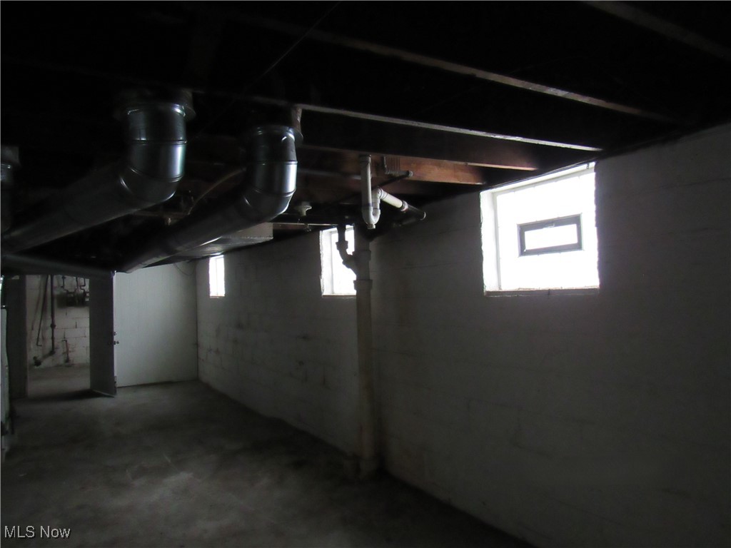 31 Mc Naughton Street Akron OH 44305