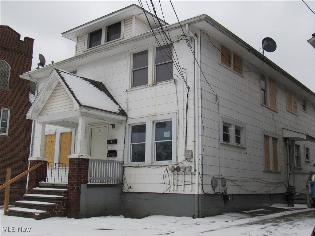 31 Mc Naughton Street Akron OH 44305