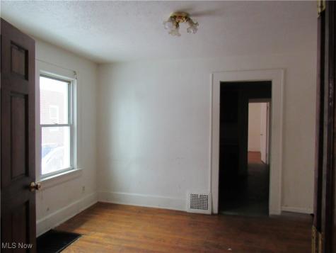 31 Mc Naughton Street Akron OH 44305