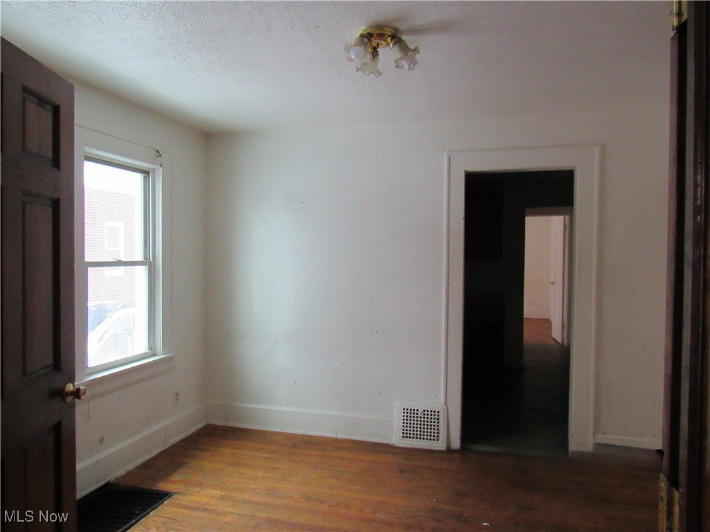31 Mc Naughton Street Akron OH 44305