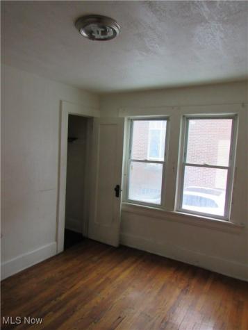 31 Mc Naughton Street Akron OH 44305