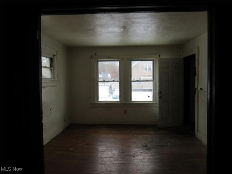 31 Mc Naughton Street Akron OH 44305