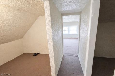 892 Paxton Road Cleveland OH 44108
