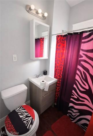 892 Paxton Road Cleveland OH 44108