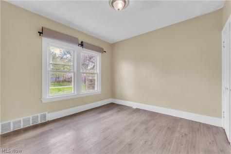 15816 Grovewood Avenue Cleveland OH 44110