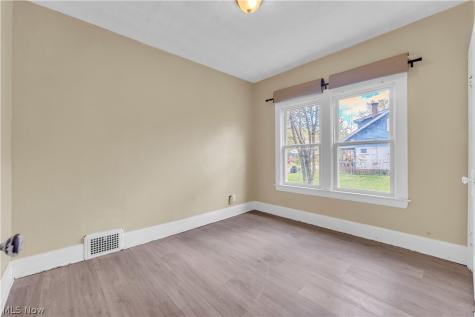 15816 Grovewood Avenue Cleveland OH 44110
