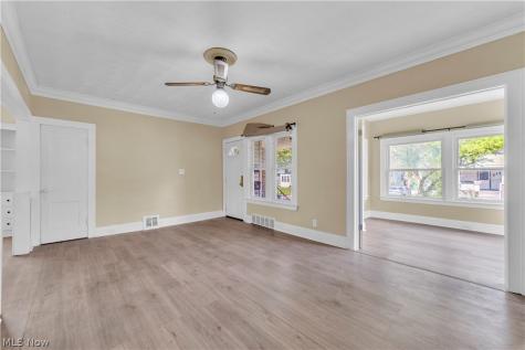 15816 Grovewood Avenue Cleveland OH 44110