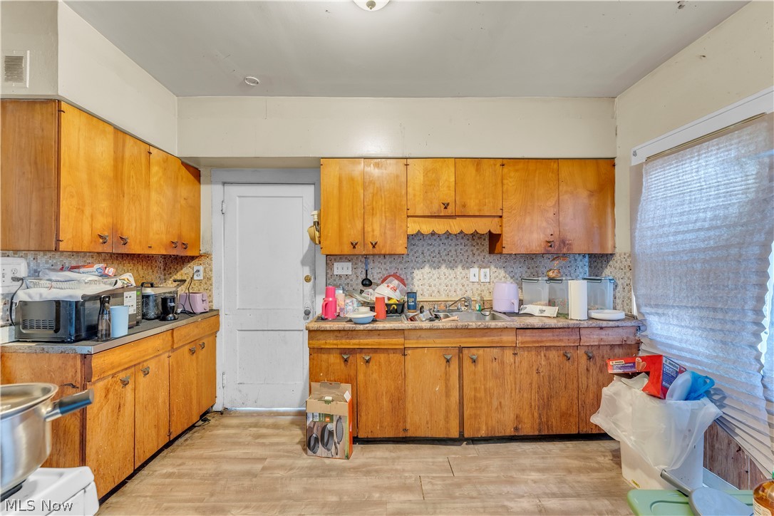 15816 Grovewood Avenue Cleveland OH 44110