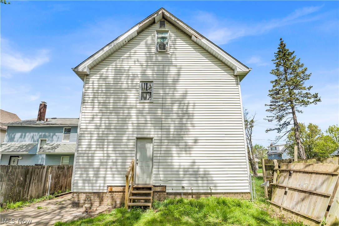 15816 Grovewood Avenue Cleveland OH 44110