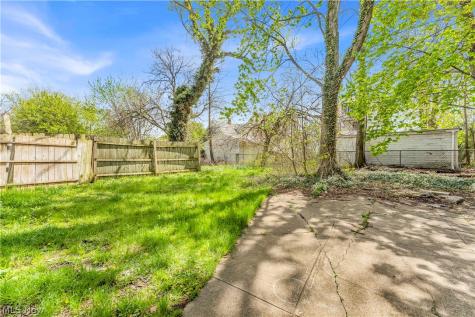15816 Grovewood Avenue Cleveland OH 44110