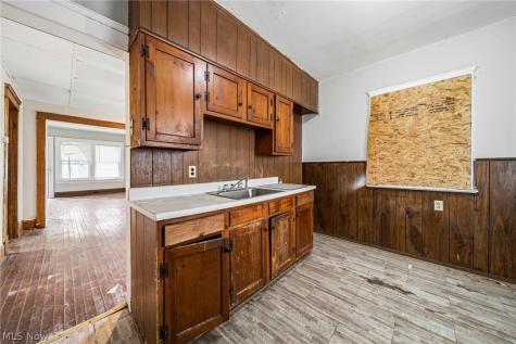 13504 Ashburton Avenue Cleveland OH 44110