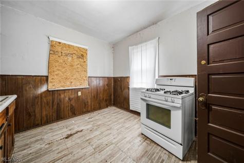 13504 Ashburton Avenue Cleveland OH 44110