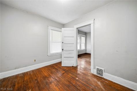 13504 Ashburton Avenue Cleveland OH 44110