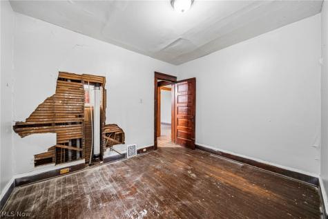 13504 Ashburton Avenue Cleveland OH 44110