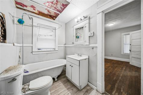 13504 Ashburton Avenue Cleveland OH 44110