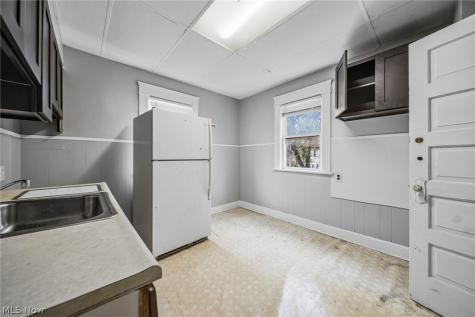 13504 Ashburton Avenue Cleveland OH 44110