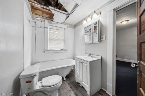 13504 Ashburton Avenue Cleveland OH 44110