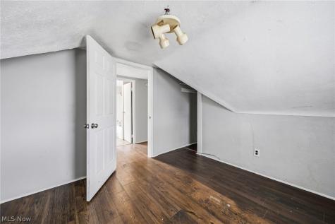 13504 Ashburton Avenue Cleveland OH 44110