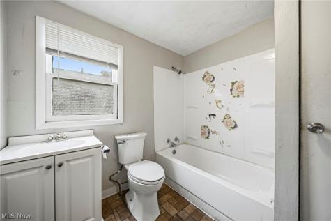 13504 Ashburton Avenue Cleveland OH 44110