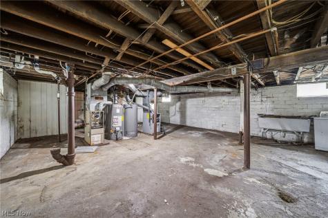 13504 Ashburton Avenue Cleveland OH 44110