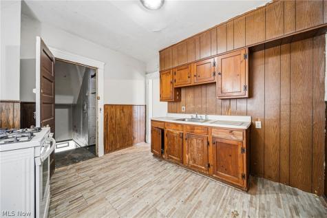 13504 Ashburton Avenue Cleveland OH 44110