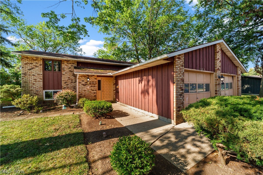 1423 Shaffer Lorain OH 44053