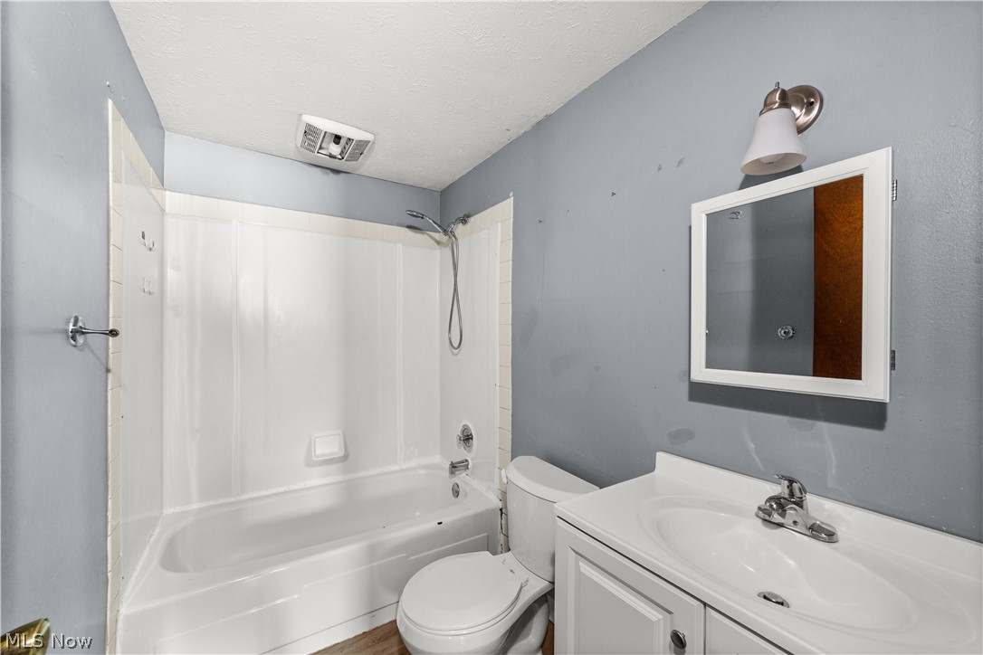 1423 Shaffer Lorain OH 44053