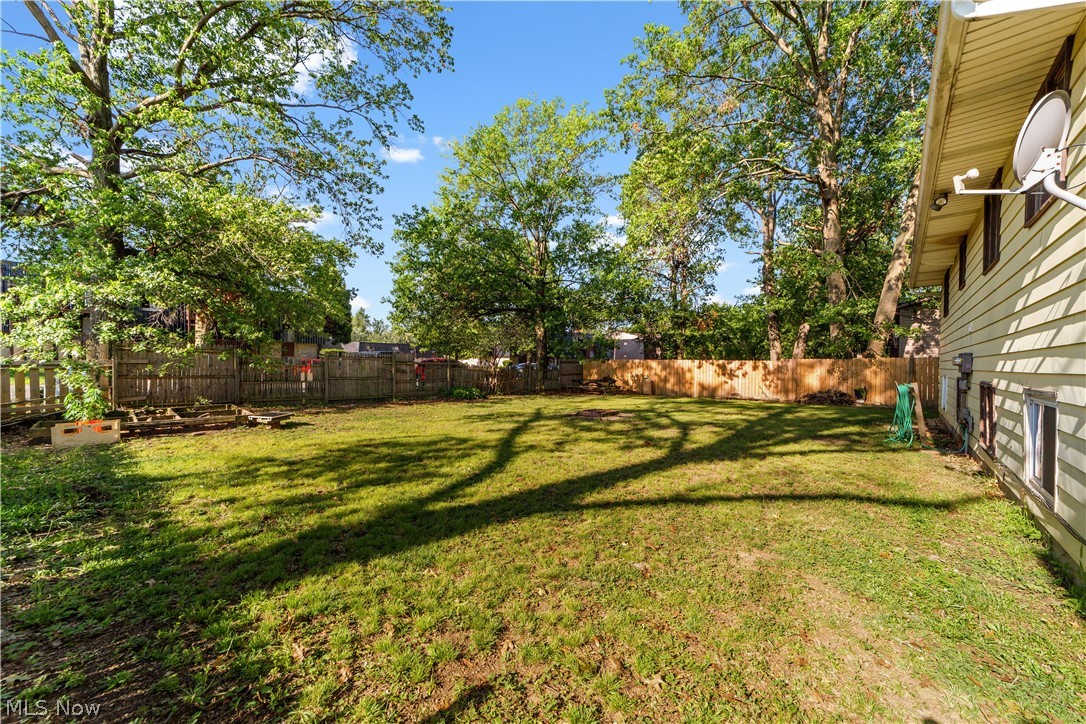 1423 Shaffer Lorain OH 44053