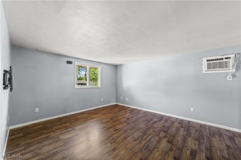 1423 Shaffer Lorain OH 44053