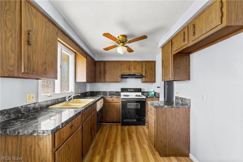 1423 Shaffer Lorain OH 44053