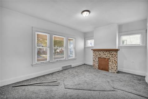 15809 Grovewood Cleveland OH 44110