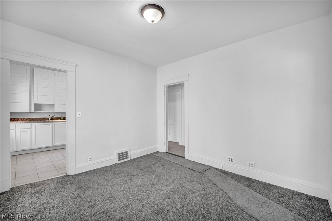 15809 Grovewood Cleveland OH 44110