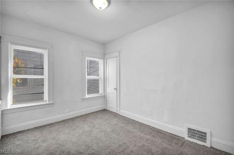 15809 Grovewood Cleveland OH 44110